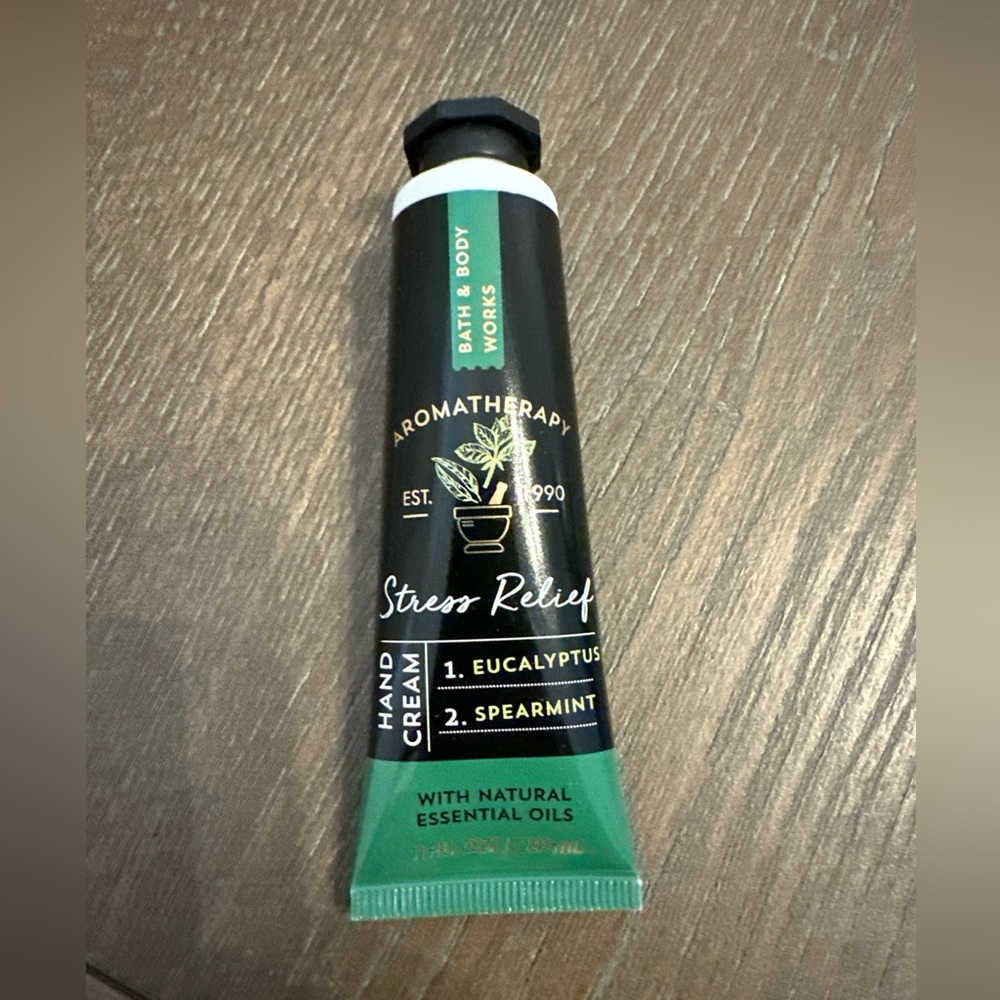 Bath Body Works‎ Aromatherapy Stress Relief Hand Cream Eucalyptus Spearmint